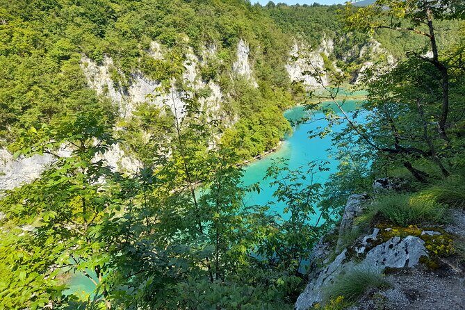 Day Tour To Plitvice Lakes From Zadar - Lower Lakes and the Big Waterfall: The first hour of serious scenery