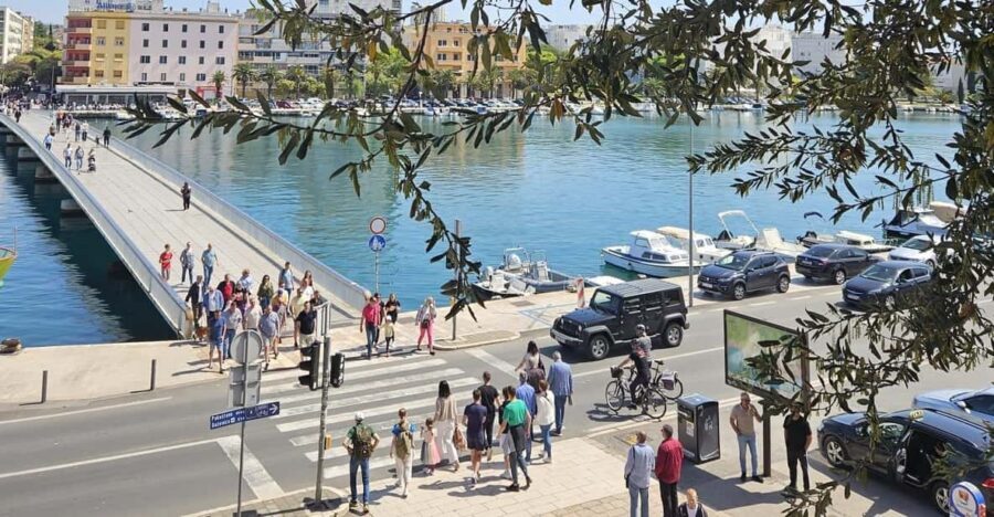 Eco tuk tuk Highlights of Zadar - Greeting to the Sun to Roman Forum: quick orientation with photo breaks