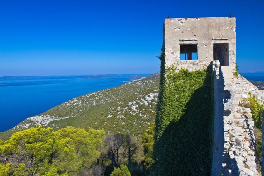 From Zadar: Full-Day Ugljan Self-Guided Bike Tour - Kali on a gravel downhill: the part that keeps the day playful