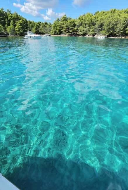 Half-day speedboat trip from Zadar with drinks - Stop in Preko on Ugljan: Coffee, Walk, Swimming, Snorkeling (75 Minutes)