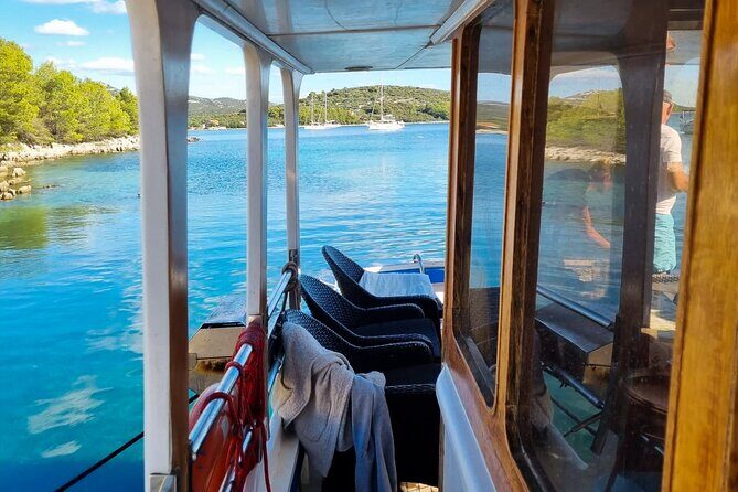 Private Full Day Tour | Food & Drinks | Kornati or Vrgada - Mana Cove: dramatic cliffs and a famous film backdrop