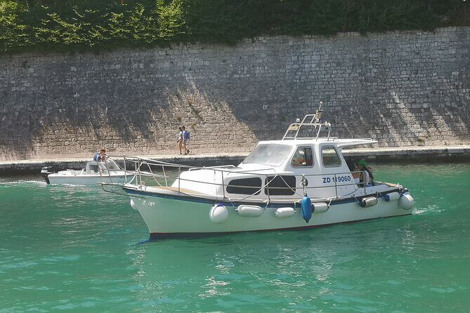 Private Half-Day Boat Tour with Snorkeling and Drinks - A Private Wooden Boat That Feels Right for Families and Couples