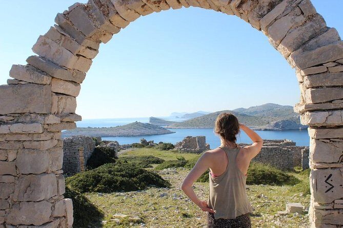 Private Speedboat tour to National Park Kornati Islands - Kornati National Park time: Lojena Bay, Levrnaka, and Mana Island