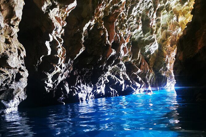 Private Speedboat tour to Sakarun Bay and Golubinka cave - Veli Rat lighthouse: the 1847 viewpoint break