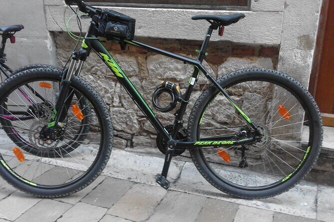 Rent a Bike in Zadar - Helmet, Lock and city map included - Zadar by Bike: A Smart Way to See More Than One Neighborhood