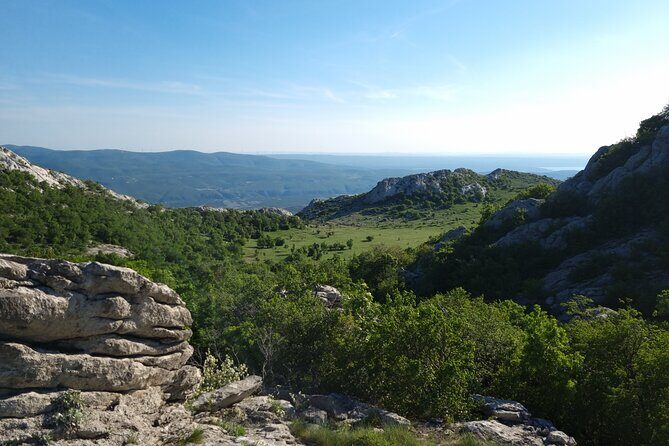 TuLove 4L, Velebit Safari, 4x4 off-road and hiking - Tulove Grede: Rock Formations and the Winnetou Connection