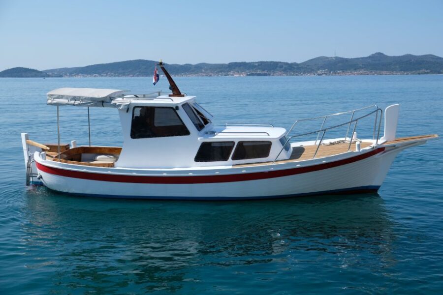 Zadar Boat Tour to the Nearby Islands - Getting started in Zadar: the Banalis meeting point and the small-boat reality