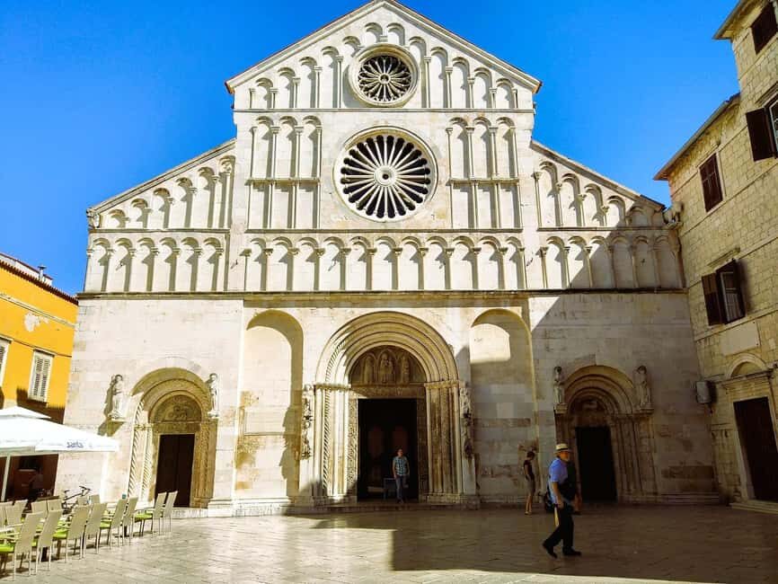 Zadar City Tour 120min Walk - Five Wells Square and the Land Gate lion: the finish with power symbols