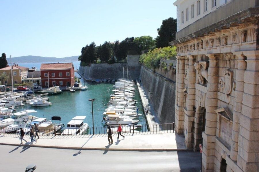 Zadar: E-scooter self guided tour - Picking Up Your Scooter and Getting Oriented