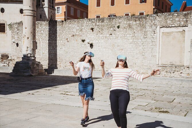 Zadar Guided Tour with Virtual Reality Experience - The Forum, the Bell Tower, and WWII in virtual view