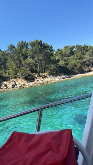Zadar: Half-day trip wooden boat with drinks - ALL INCLUSIVE - Otrić cove vibes: how the trip keeps the coastline interesting