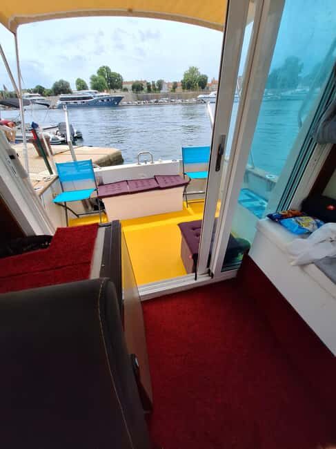 Zadar: Islands & Lagoons Tour with Drinks and ECO fruits... - Preko: Town time without losing the half-day flow