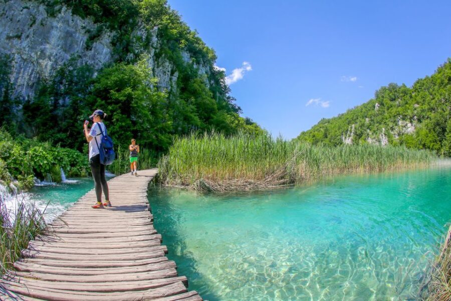 Zadar: Plitvice Lakes Full-Day Guided Tour with a Boat Ride - Weather and what to pack: Plitvice runs cooler than Zadar