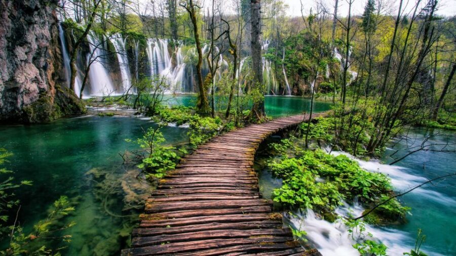 Zadar: Plitvice Lakes Guided Day Tour with Tickets - Inside Plitvice: upper and lower waterfalls without getting swallowed by crowds