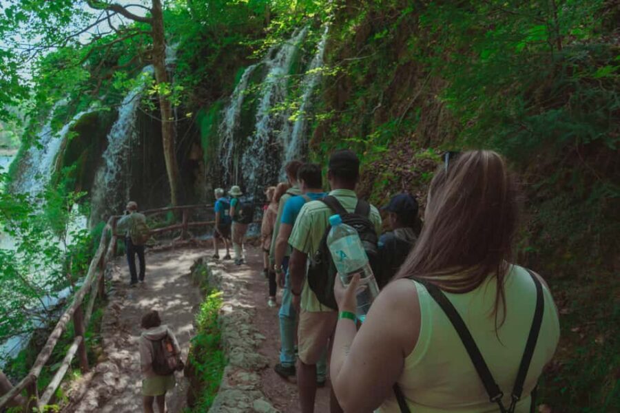 Zadar: Plitvice Lakes Guided Day Tour with Tickets - Midday logistics: breaks that keep the day enjoyable