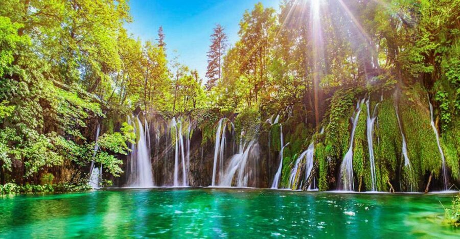 Zadar: Plitvice Lakes with Boat Ride and Zadar Old Town Tour - Plitvice Lakes National Park: what makes it work so well in one day