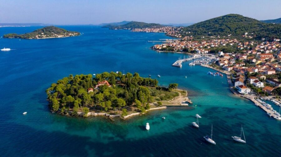 Zadar: Private Half Day Speedboat Tour - The long scenic stretch in Zadar County and the Ošljak stop