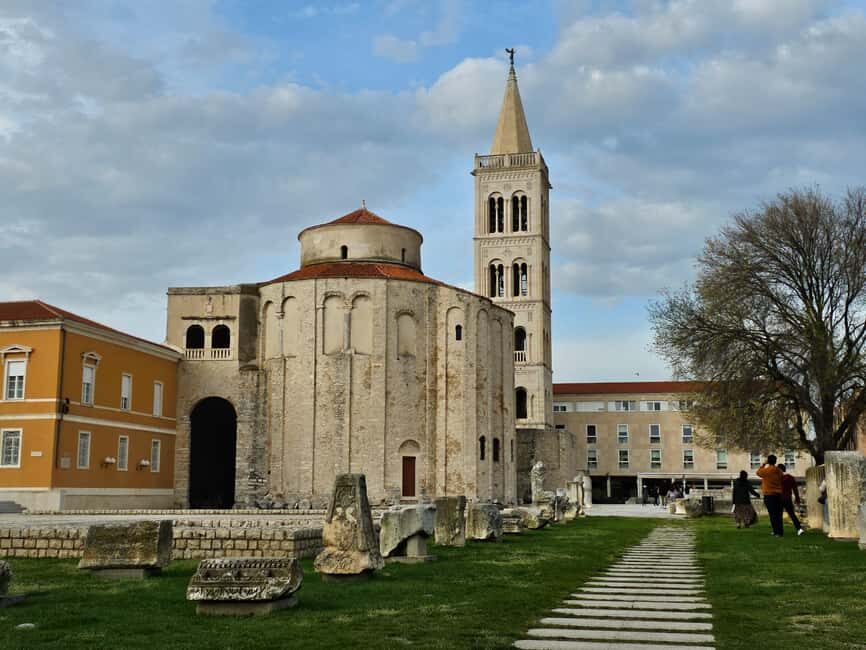 Zadar: Private walking tour through history and modern time - Zadar’s best 2-hour loop: Roman Forum to sea-side design
