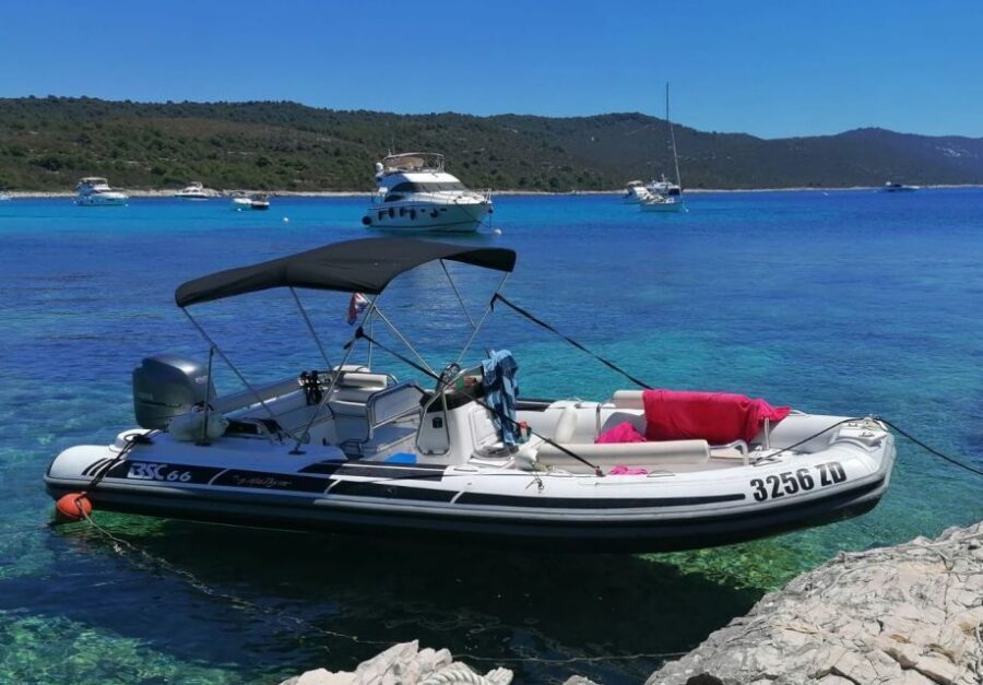 Zadar: Sakarun Bay, Golubinka Cave & Veli Žal Speedboat Tour - The cruise portion: Dugi Otok sightings from the boat