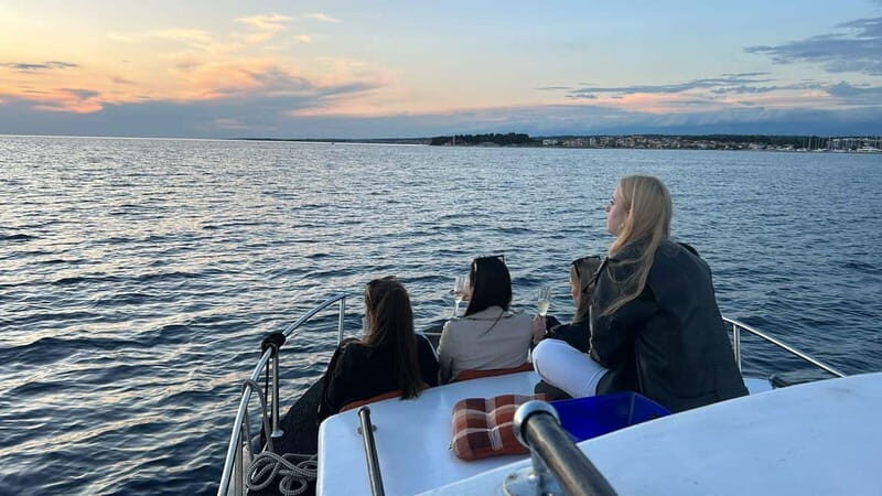 Zadar: Sunset boat tour with champagne - Champagne, light music, and the vibe that just works