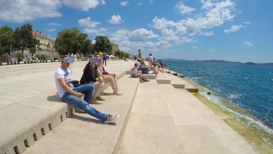 Zadar: Virtual Reality Guided History Walking Tour - 1202 from the sea: seeing the invasion coming