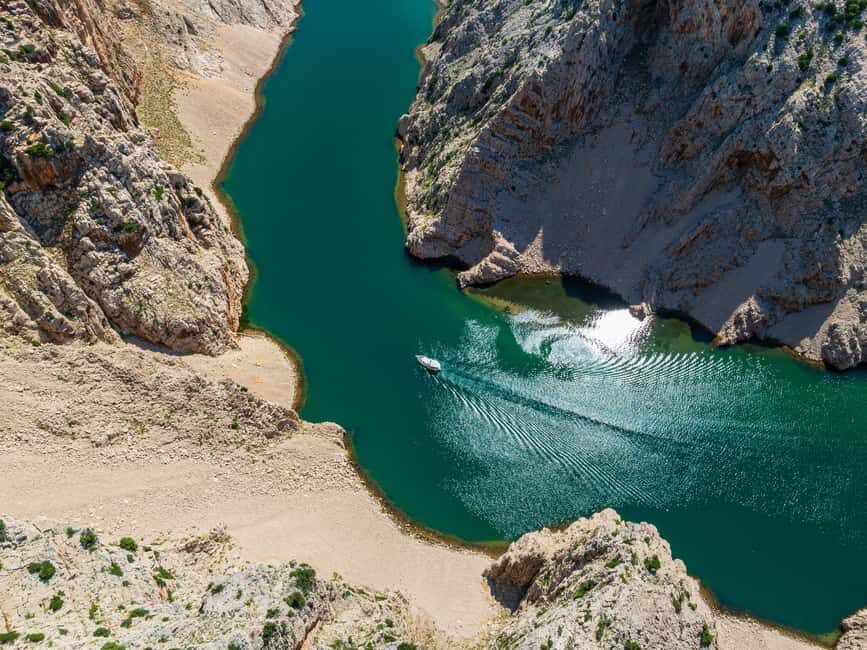 Zrmanja river & 3 Croatian seas boat tour - The Zrmanja canyon: where the cliffs and quiet start to feel real